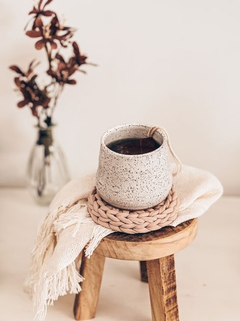 Crochet Product Photography Ideas, Crochet Instagram Post Ideas, Crochet Product Photography, Coffee Crochet, Crochet Decor, Business Photography, Crochet Coaster, Idea Photo, Concept Photos