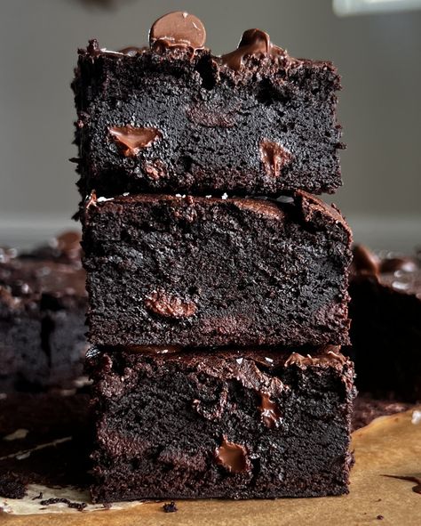 Brown Butter Sourdough Brownies, Discard Desserts, Sourdough Discard Brownies, Sour Recipes, Sourdough Brownies, Using Sourdough Discard, Mmm Cookies, Dark Chocolate Desserts, Discard Recipe