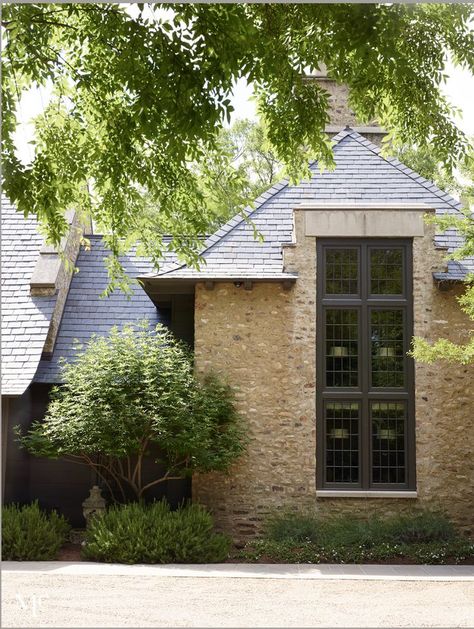 Bobby Mcalpine, British Cottage, Alpine House, Roof Shapes, Restaurant Concept, Exterior Stone, Stone House, Booth Design, Classic House