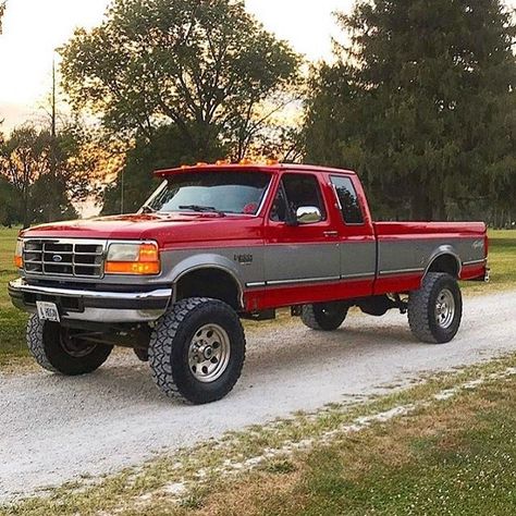 I need this! @josiah.hogan - Follow @cpaddict  - #oldschool #ford #obs #twotone #lifted #pickup #awesome #cpaddict #follow Ford F150 Lifted, Ford F250 Diesel, Ford Obs, Ford Trucks For Sale, Obs Ford, 1979 Ford Truck, Obs Truck, Country Trucks, Ford Diesel