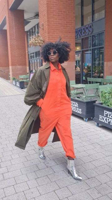 Irene Kokkinos on Instagram: "Orange is the new black 🍊 __________________ #orangeisthenewblackedit #orangeisthenewblack #orangelook #boilersuit #silverboots #metalliclook #trendingfashions #fallstyleinspo #autumnoutfits #colourblockingqueen #fashionlegend #fashionreel #streetfashionsource #streetstylelux #coolchic #fashionbloggeruk #howtowearit #trenchcoatseason #asos #fallfashion #fw22" Boiler Suit Street Style, Boilersuit Outfit, Suit Street Style, Denim Boiler Suit, Blogger Inspiration, Metallic Look, Boiler Suit, Orange Is The New, Orange Is The New Black