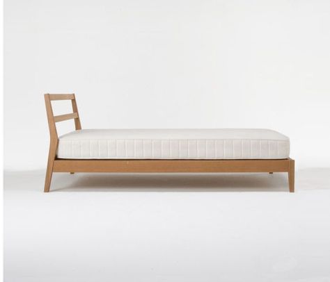 Muji Ash Bed: http://www.muji.us/info/wp-content/uploads/2013/webcatalog/ONLINE_2013_Ver.6_Furniture%20Catalog_CA.pdf Muji Bed, Futon Diy, Futon Makeover, Ikea Futon, Diy Futon, Futon Chair, Murphy Bed Ikea, Murphy Bed Plans, Futon Frame