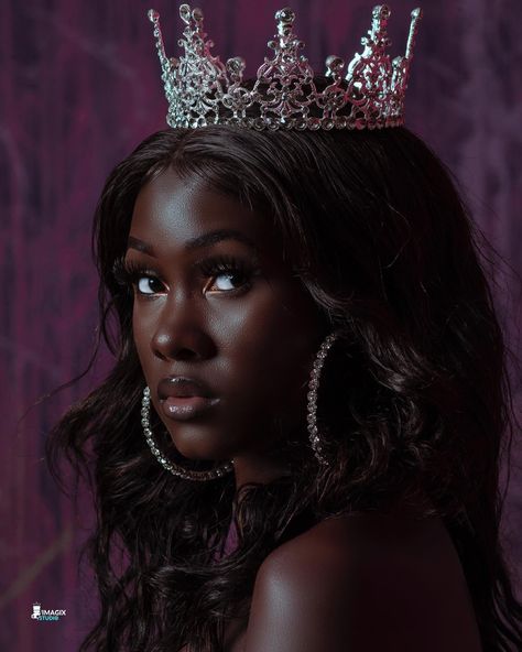 Dark Skin Models, Honey Photography, Beautiful Photoshoot Ideas, Queen Aesthetic, Beauty Photoshoot, Dark Skin Beauty, Black Femininity, Photoshoot Themes, Photoshoot Concept