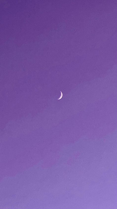 Lilac Space Aesthetic, Lilac Moon Aesthetic, Pastel Purple Moon Aesthetic, Light Lilac Wallpaper, Lavender Moon, Purple Moon, Lilac Sky, Lavender Aesthetic, Moon Moon