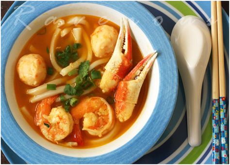 Banh Canh, Pizza Oven Recipes, Vietnamese Soup, Pork Broth, Asian Noodle Recipes, Pork Soup, Crab Claw, Restaurant Dishes, Vietnamese Cuisine