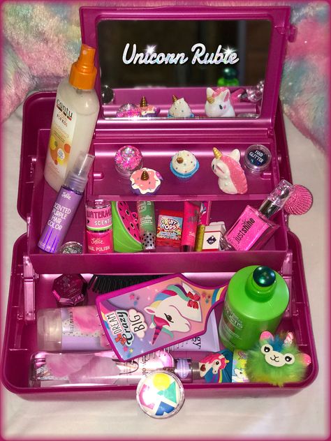 My daughter’s Caboodles On-The-Go Girl Classic Case | Flip lid with mirror | Unicorn Rubie Mini Caboodle, Makeup Case With Lights, Caboodles Organization, Barbie Storage Makeup Case, Disney Kids Makeup Box, Makeup Caboodle, Caboodles Makeup Cases, 2000s Toys, 90s Makeup