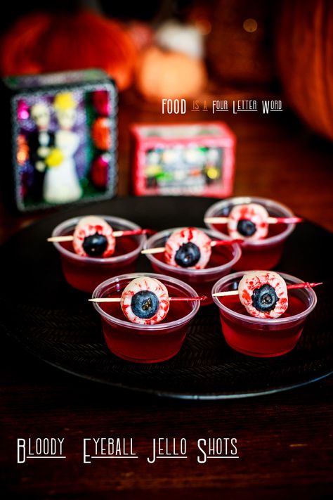 Horror Jello Shots, Halloween Jello Shots Eyeballs, Scary Jello Shots, Eyeball Themed Food, Jello Halloween Treats, Halloween Eyeball Jello Shots, Hello Shots Halloween, Eyeball Halloween Food, Halloween Themed Jello Shots