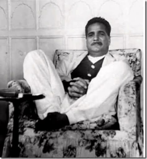 Rare photograph of Allama Iqbal - Pakistani Poet & Philosopher. History Of Pakistan, Pakistan Independence, 9 November, Pakistan Zindabad, Iqbal Poetry, Allama Iqbal, National Heroes, Islamic Republic, Rare Pictures