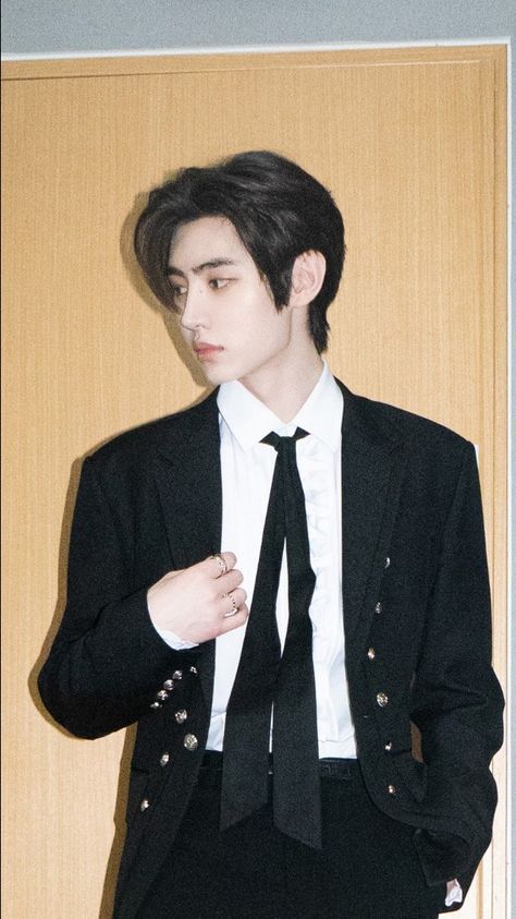 Sunghoon In Suit, Sunghoon Full Body Pic, Sunghoon Pics, Enhypen Members Park Sunghoon, Ulzzang Korea, Coding Clothes, Park Sunghoon, Kpop Drawings, Enhypen Sunghoon