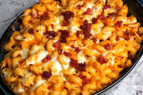 Chorizo Mac n Cheese - The Good Bite Spicy Macaroni, Mac And Cheese Healthy, Chorizo Recipes, Mac N Cheese Recipe, Stay On Track, Mac N Cheese, Meat Free, Winter Food, Chorizo