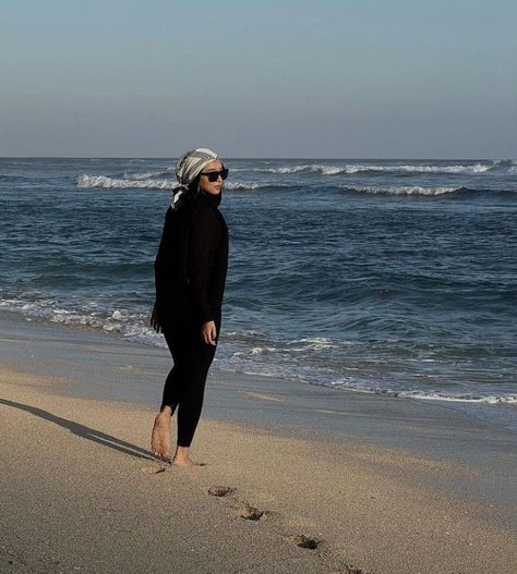 [Ad] 49 Beach Outfits Women Hijab Recommendations To Check Out This Season #beachoutfitswomenhijab Sea Photoshoot Ideas Hijab, Beach Pictures Hijab, Beach Hijab Outfit Ideas, Business Casual Outfits For Women Fall, Beach Dress Photoshoot, Beach Hijab, Beach Outfits Women, Hijab Beach, Photo Hijab