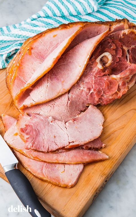 The Bourbon Glaze On This Spiral Ham Is InsaneDelish Mustard Ham Glaze, Chipotle Glaze, Cooking Spiral Ham, Smoked Ham Recipe, Roasted Ham, Ham Glaze Recipe, Spiral Ham, Honey Baked, Honey Baked Ham