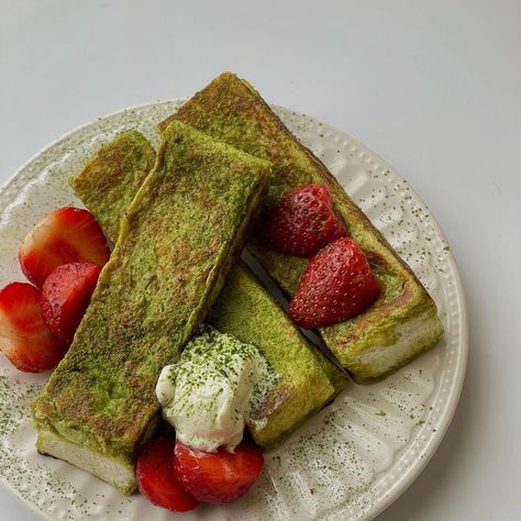 Matcha French Toast, Matcha Cream Cheese, Nectarine Crumble, Cream Cheese French Toast, French Toast Sticks Recipe, Cheese French Toast, Matcha Cream, Strawberry French Toast, Make Matcha