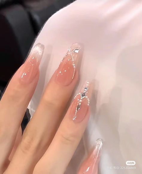 Uñas Yeri Mua, Nails For Red Prom Dress, Asian Nails Korea, White Douyin Nails, Russian Nails Manicures, Croquette Nails, Nails Guide, Sunny Disposition, Dresses Linen