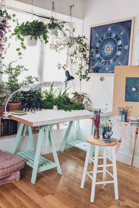 Picture of a small and cool art studio with a mint trestle desk, a stool, some cushions, an easel, potted plants and books Art Room Ideas, Artist Home Studio, Plants And Books, Home Studio Design, Trestle Desk, Art Studio Space, Creative Room, Art Studio Room, Art Studio Design