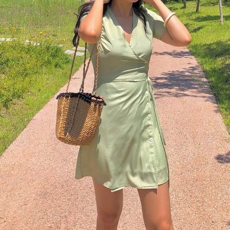 ༺༻ on Twitter: "this green is my new fav color… " Green Outfits, Renee Zellweger, Green Bean, Green Outfit, Kate Hudson, Jennifer Garner, Aishwarya Rai, Julia Roberts, Looks Style