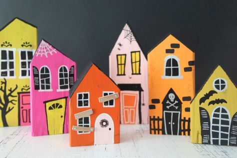 How to Make a Wood Block DIY Halloween Village | The Pretty Life Girls Diy Halloween Village, Wood Blocks Diy, Halloween Gingerbread House, Halloween Village Display, Halloween Arts And Crafts, Pretty Life, Diy Blocks, Halloween Village, Wooden Houses