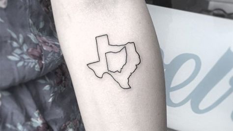 52 State Outline Tattoos And Other Hometown Ink-Spiration For Every District In The Country Virginia Tattoo Ideas, Hometown Tattoo, Oklahoma Tattoo, Virginia Tattoo, Ohio Tattoo, Tattoo Therapy, Couple Tattoos Love, State Tattoos, Lucky Tattoo