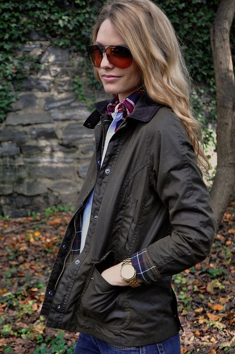 wax jacket Barbour Jacket Women Outfit, Barbour Jacket Women, Barbour Beadnell, Barbour Quilted Jacket, Barbour Wax Jacket, Barbour Style, Barbour Women, Jacket Outfit Women, Diy Rose