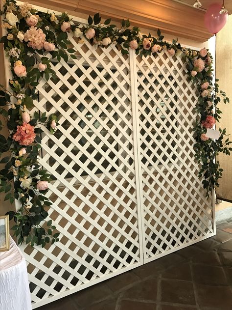 Lattice Photo Backdrop, Lattice Decor Ideas, Lattice Backdrop, Ganesha Decoration, Wedding Photo Walls, 50th Party, Floral Backdrop, House Front Design, Floral Theme