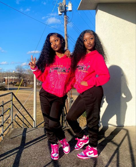 Bestie Matching Outfits Black, Cute Outfits For Besties, Matching Outfits For 4 Best Friends, Bestie Matching Outfits Baddie, Cute Matching Outfits For Best Friends For School, Matching Outfits Best Friend Y2k, Outfits To Match With Your Best Friend, Twin Day Spirit Week Friends Easy, Twin Spirit Day Ideas