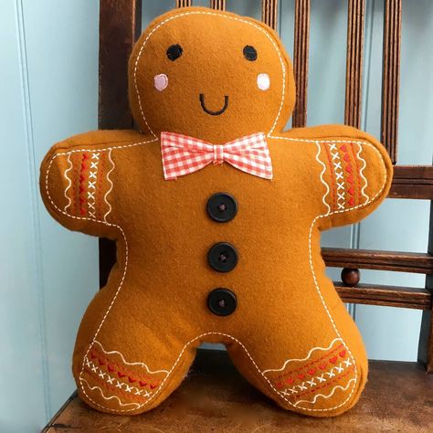 Are you interested in our Christmas cushion? With our Christmas gingerbread man cushion you need look no further. Childrens Cushions, Man Pillow, Gingerbread Crafts, Gingerbread Decorations, Christmas Gingerbread Men, Christmas Gingerbread House, Gingerbread Girl, Christmas Cushions, Christmas Sewing