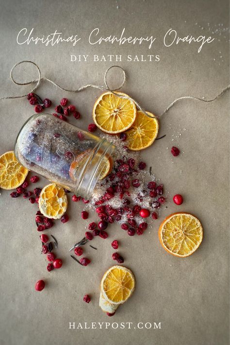 These Christmas Cranberry Orange DIY Bath Salts will turn your bathtub into a giant stovetop potpourri. The recipe takes less than 5 minutes to make, and your bath will look Instagrammable and smell amazing thanks to dried oranges, cranberries, and a wintery essential oil blend.  For an easy and festive handmade Christmas gift, just put these bath salts in a cute jar and tie it up with some jute and a handmade label. Christmas Bath Salts, Diy Bath Salts, Diy Scrubs, Christmas Cranberry, Citrus Bath, Bath Salts Recipe, Bath Salts Diy, Christmas Homemade, Bath Tea