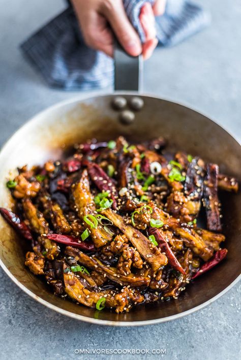 Sichuan eggplant stir fry is incredibly addictive! This is crispy eggplant covered in a sweet, sour, savory and slightly spicy sauce. {vegetarian adaptable} Eggplant With Garlic Sauce, Eggplant Stir Fry, Cooking Eggplant, Spicy Eggplant, Crispy Eggplant, Chinese Vegetables, Eggplant Recipe, Resep Salad, Mapo Tofu