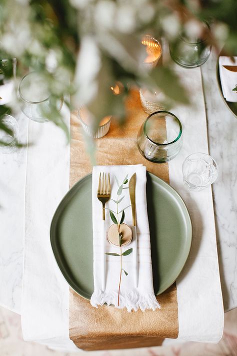 sage green and terracotta wedding place setting ideas Olive Green And Terracotta Wedding, Green And Terracotta Wedding, Terracotta Wedding Cake, Sage Green And Terracotta Wedding, Olive Green And Terracotta, Sage Green And Terracotta, Green And Terracotta, Dinner Party Decorations, Terracotta Wedding