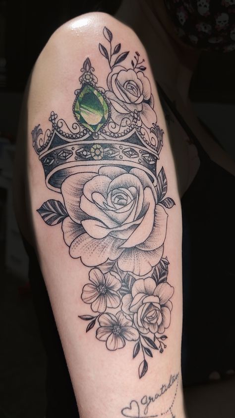 Loving Tattoos, Crown Tattoos, Magic Runes, Ear Tattoo Ideas, Ear Tattoos, White Ink Tattoo, Agate Wedding, Clever Tattoos, Crown Tattoo