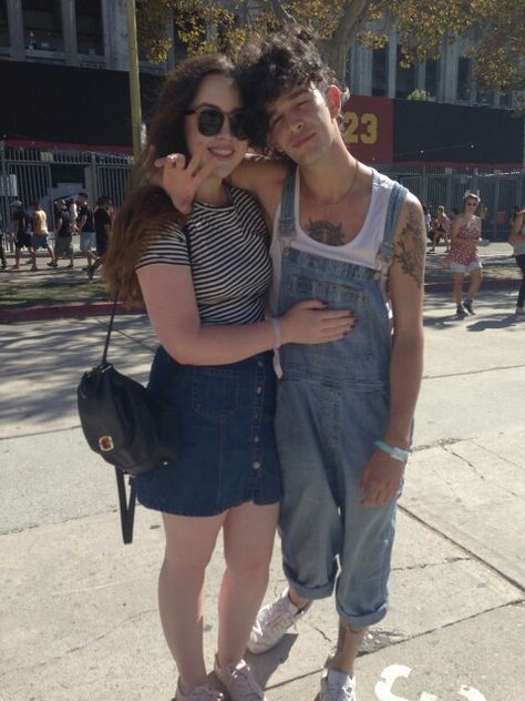 First Olly now Matty in dungarees.... Love! The 1975 Matthew Healy, The 1975 Tour, Matty 1975, Ross Macdonald, Matthew Healy, Matt Healy, Matty Healy, The 1975, Wearing Clothes