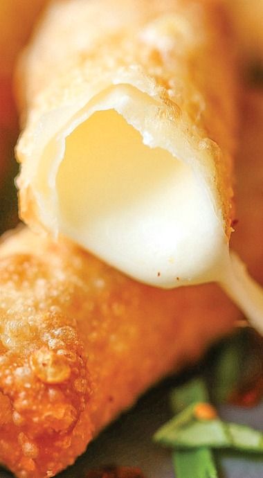 Wonton Mozzarella Sticks, Deep Fried Wontons, Appetizers Finger Foods, Wonton Wraps, Wonton Wrapper Recipes, Cheese Recipes Appetizers, Recipes Cheese, Fried Wontons, Food Asian