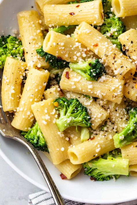 Easy Broccoli Pasta, Cooking Broccoli, Dairy Free Pasta Recipes, The Best Broccoli, Pasta With Broccoli, Pasta Broccoli, Broccoli Pasta Recipe, Best Broccoli, Chicken Pasta Dishes