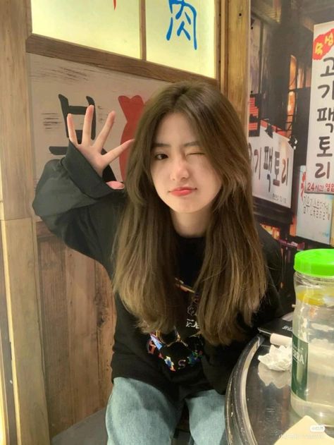 Long Haircut Korean, Poni Korea Style, Ulzzang Haircut, Korean Long Haircut, Korean Hair Cuts, Korean Haircut Long, Kpop Short Hair, Medium Long Haircuts, Korean Haircut