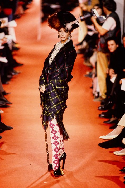 Vivienne Westwood Fall 1993, Vivienne Westwood Punk, Gordon Tartan, Vivienne Westwood Fashion, Andreas Kronthaler, Valentino Haute Couture, Runway Fashion Couture, Christian Dior Haute Couture, Chanel Haute Couture