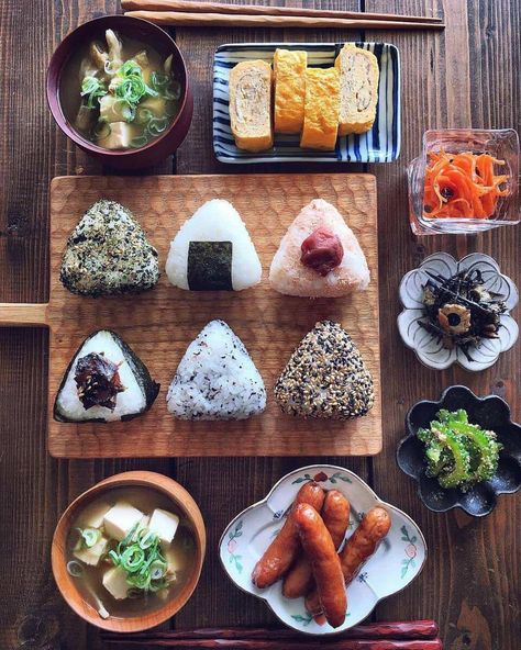 Resep Sushi, Japanese Cooking, Japanese Recipes, Japan Food, Bento Box, Chopsticks, Korean Food, Pretty Food, Food Cravings