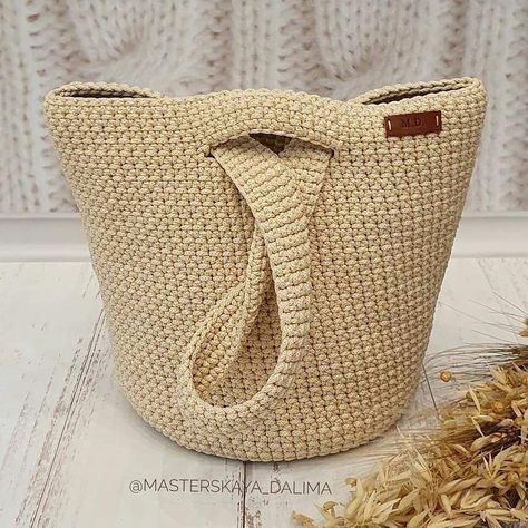 Colorful Creations: Crochet Potli Bag Edition Crochet Basket Bag, Crochet Potli Bag, Tote Bag Pattern Free, Finger Crochet, Boho Chic Bags, Crochet Doll Tutorial, Crochet Shoulder Bags, Potli Bag, Diy Leather Bag