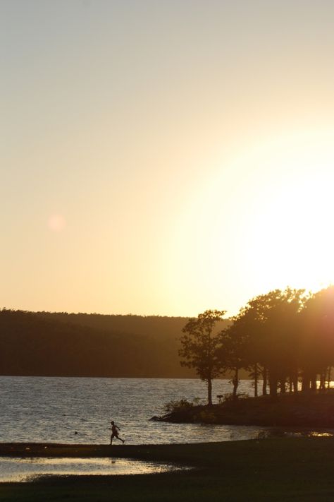 Lake Eufaula State Park is a great choice for an Oklahoma getaway. Whether the stay is short or long-term, a visit to this area will be memorable! Black Mesa Oklahoma, Oklahoma Road Trip, Treehouse Resort, Osage Hills State Park Oklahoma, Lake Eufaula Oklahoma, Haunted Oklahoma, Guthrie Oklahoma, Travel Tourism, The Blues