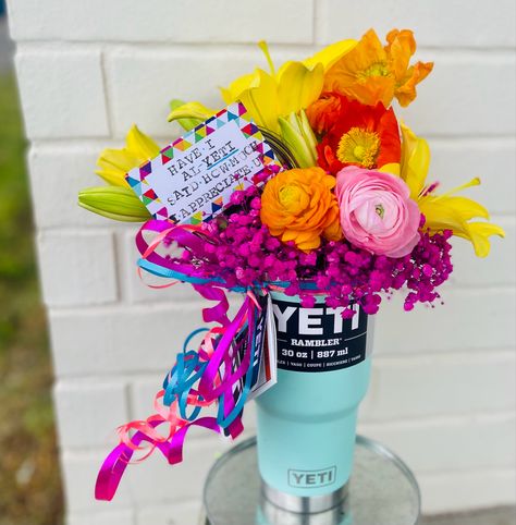 Yeti cup with hot pink babies breath, ranunculus, poppy’s and yellow lilies. With hand stamped note! Teacher Appreciation Bouquet Ideas, Flower Teacher Appreciation Gifts, Teacher Flower Arrangements, Yeti Gift Ideas, Back To School Flower Arrangements, Teacher Flower Gifts, Teacher Appreciation Flowers Ideas, Flower For Teacher, Teacher Appreciation Flowers