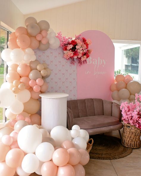 Baby in bloom baby shower✨ still in love with our bow pattern backdrop 🎀 #babyinbloom #babyshower #babyshowertheme #babygirl #babyshowergirl #miamibabyshower #miamiballoondecor #miamieventdesign #miamieventsplanner Baby Shower Arch Backdrop, Baby Shower Arch, Shower Arch, Baby In Bloom, Arch Backdrop, Bloom Baby, Trendy Girl, Bow Pattern, Still In Love