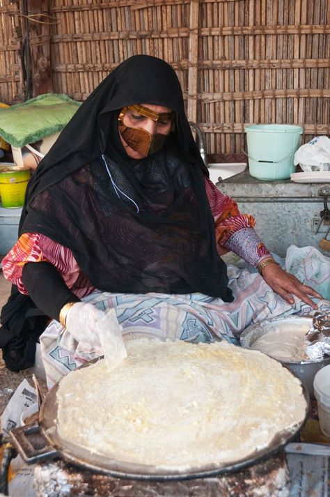 Bedouin Aesthetic, Bedouin Woman, Uae Culture, History Uae, Bedouin Tent, Community Women, Uae National Day, Persian Gulf, Arabian Art