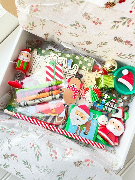 Christmas Craft Box Ideas, Diy Kids Gifts For Christmas, Kids Gift Baskets For Christmas, December Box For Kids, Christmas Basket Gift Ideas Kids, Christmas Gift Box Ideas For Kids, Christmas Box Ideas For Kids, Christmas Baskets For Kids, Christmas Boxes For Kids