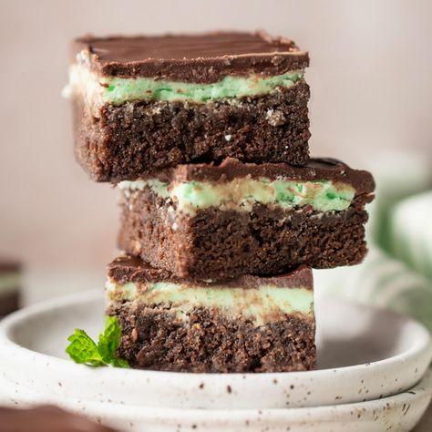 Mint Oreo Brownies, Andes Mint Brownies, Andes Mints Brownies, Mint Dessert, Mint Brownies Recipe, Church Potluck Recipes, Chocolate Mint Brownies, Easy Casseroles, Christmas Brownies