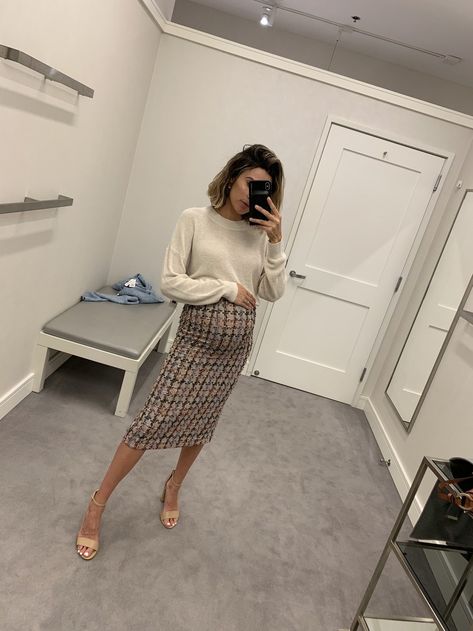 Pregnacy Outfits For Work, Pregnant Pencil Skirt Outfits, Office Outfits For Pregnant Women, Business Outfits Pregnant Women, Fall Maternity Office Outfits, Maternity Court Outfit, Pregnant Outfits Office Work Wear, Pregnant Women Work Outfits, Pregnant Realtor Outfit