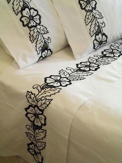 Embroidered Sheets, Bed Sheet Painting Design, Bed Cover Design, Designer Bed Sheets, Embroidery Hoop Crafts, Embroidered Bedding, Fabric Painting On Clothes, Scrap Fabric Crafts, Fabric Paint Designs