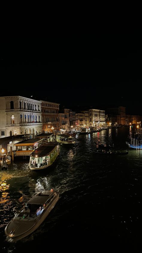 #aesthetic #venice #nightlife #travel Venice Night Aesthetic, Venice Italy Aesthetic Night, Italy At Night Aesthetic, Venice Nightlife, Romantasizing Life, Venice Italy Aesthetic, Venice Night, Aesthetic Venice, Venice Aesthetic