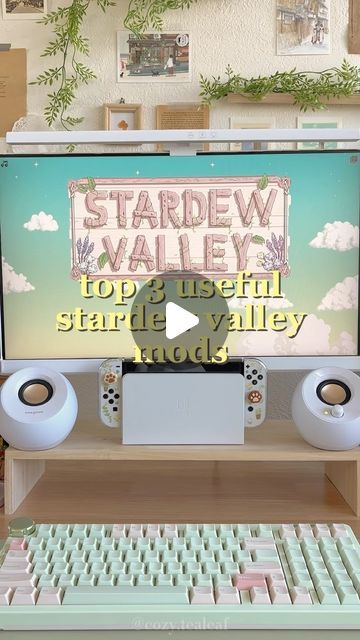 eunice 🍵 on Instagram: "here’s another video of a sdv mod showcase! 🌾✨  what do you think is the best stardew valley mod of all time? 👀🌿✨   I’ve gotten even more questions about the other Stardew QOL mods I use, so here is part 1 🍃💚 they’re all compatible with 1.6 and can be found in nexusmods! Now my gameplay is not only aesthetic, but efficient too 😎🌿🌾✨let me know if you’re interested in a part  2! 💚🍃  cozy tea partners 🍵🍃 @squish_cinnamoroll @cosythyme @conniedesk @capsaulait @fluffy.saki @estelle.pastelle @purpleyams99 @cheesekeebs @cozy.withk  🏷️🌿 cozy games | cozy gaming setup | desk setup inspo | deskgram | nintendo switch | switch games | pc games | green aesthetic | stardew valley  #cozygaming #cozygamingsetup #cozygamer #cozygames #gaming #gamingsetup #gamergirl #d Aesthetic Stardew Valley, Stardew Valley Aesthetic, Stardew Valley Mods, Cozy Gaming Setup, Cozy Games, Cozy Tea, Cozy Gaming, Switch Games, Pc Games