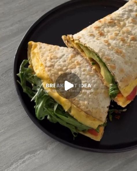 Avocado Tortilla Wrap, Omelette Wrap, Avocado Tortilla, Healthy Egg Breakfast, Healthy Eggs, Breakfast Lovers, Dinner Side Dishes, Tomato And Cheese, Avocado Tomato