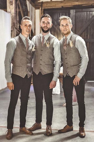 30 The Latest Groomsmen Suit Ideas to Love #groom #groomsmen #weddingsuits Groomsmen Vest, Groom Vest, Mens Dress Vests, Makeup Zombie, Wedding Groomsmen Attire, Wedding Vest, Wedding Waistcoats, British Style Men, Mens Wedding Attire