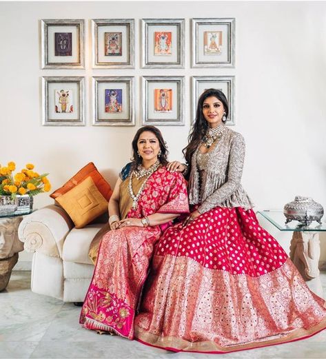 5 Trending Mother of the bride moments you NEED with your Mom at your wedding  - Witty Vows Brides Mother Indian Outfit, Miheeka Bajaj, Mother Daughter Photography Poses, Brides Mom Dress, Mother Daughter Poses, Mother Photo, Grooms Mom, Color Twist, Sisters Photoshoot Poses